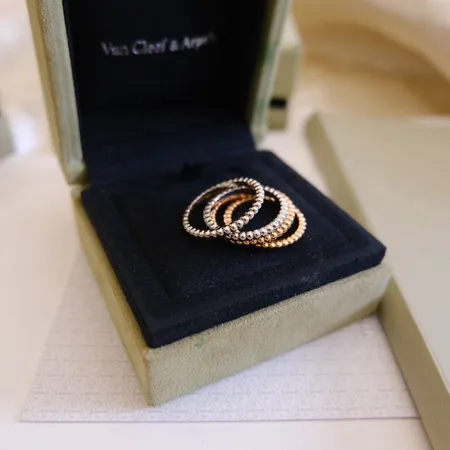 ヴァン クリーフ＆アーペル 指輪