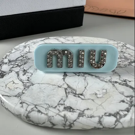 ミュウミュウ ヘアアクセサリー