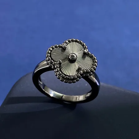 ヴァン クリーフ＆アーペル 指輪