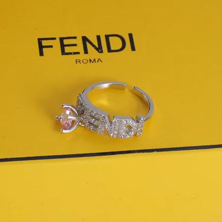 フェンディ 指輪