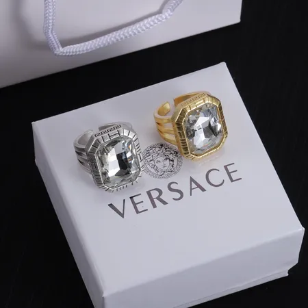 ヴェルサーチ 指輪