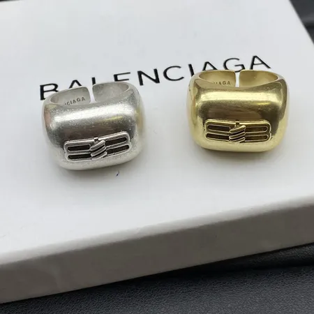 バレンシアガ 指輪