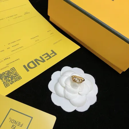 フェンディ 指輪