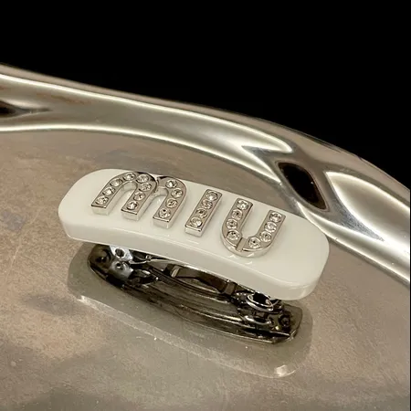 ミュウミュウ ヘアアクセサリー