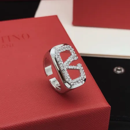 ボッテガ ヴェネタ 指輪