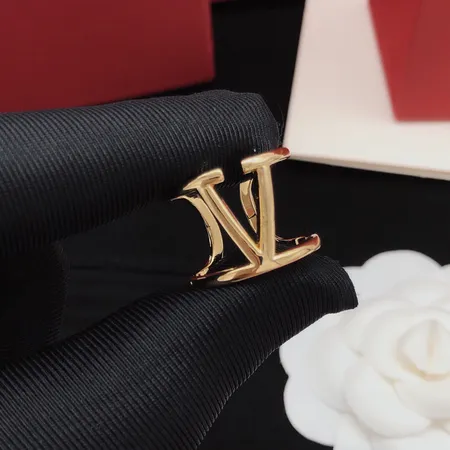 ヴァレンティノ 指輪