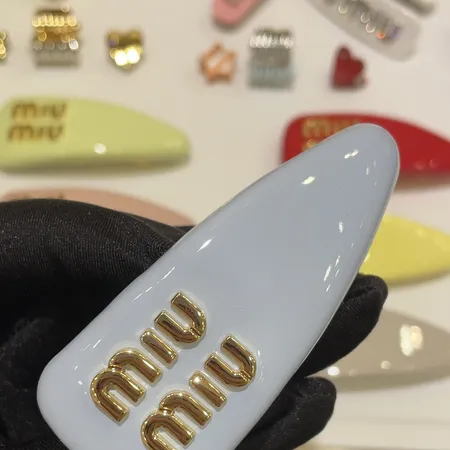 ミュウミュウ ヘアアクセサリー