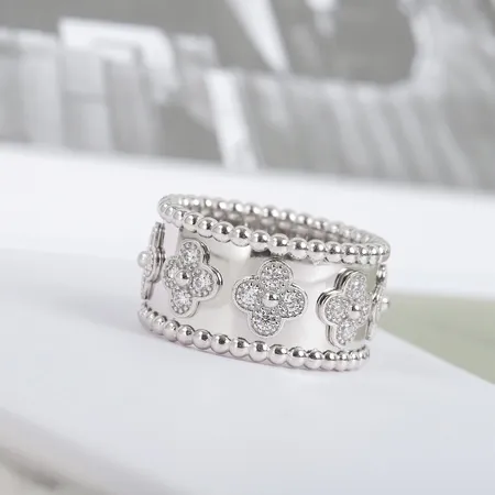 ヴァン クリーフ＆アーペル 指輪