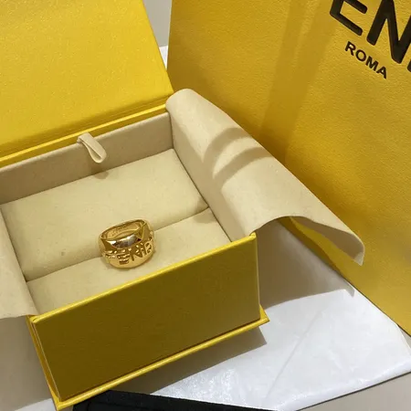 フェンディ 指輪