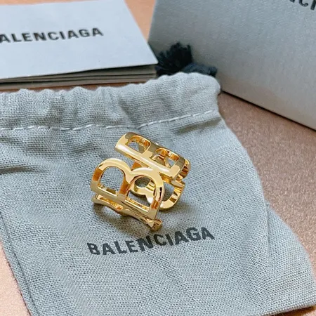 バレンシアガ 指輪