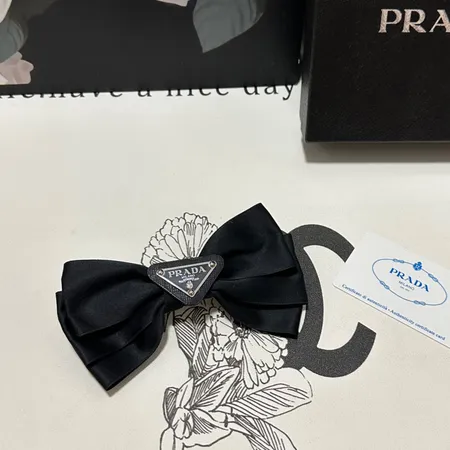 プラダ ヘアアクセサリー