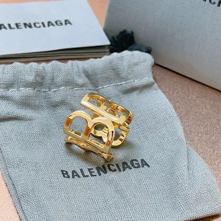 バレンシアガ 指輪