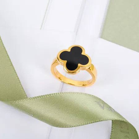 ヴァン クリーフ＆アーペル 指輪