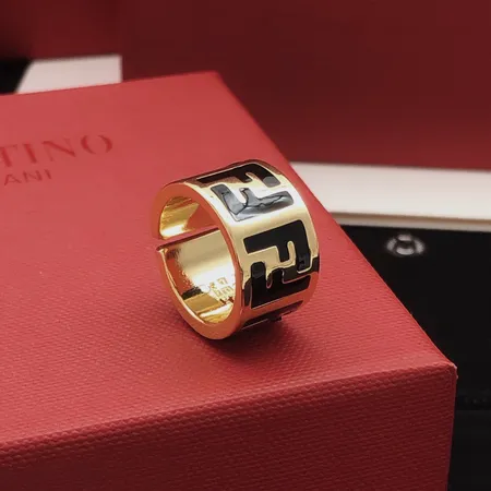 フェンディ 指輪