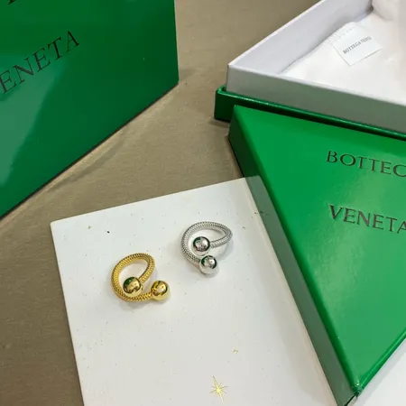 ボッテガ ヴェネタ 指輪