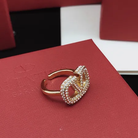 ボッテガ ヴェネタ 指輪