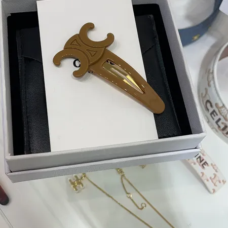 セリーヌ ヘアアクセサリー