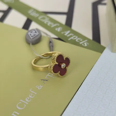 ヴァン クリーフ＆アーペル 指輪