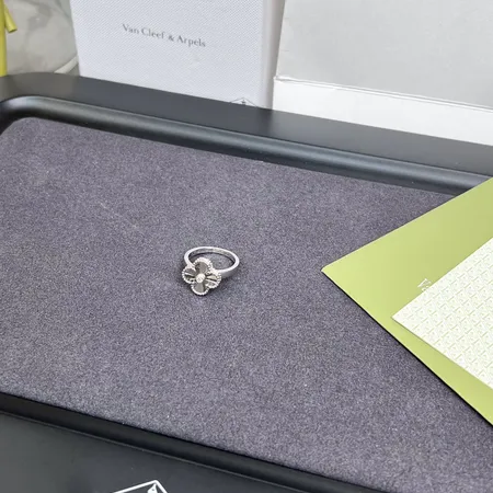 ヴァン クリーフ＆アーペル 指輪