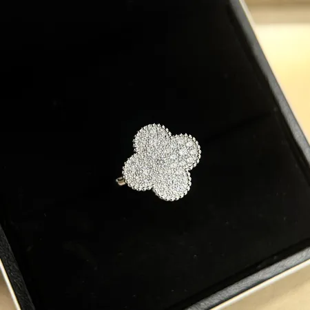 ヴァン クリーフ＆アーペル 指輪