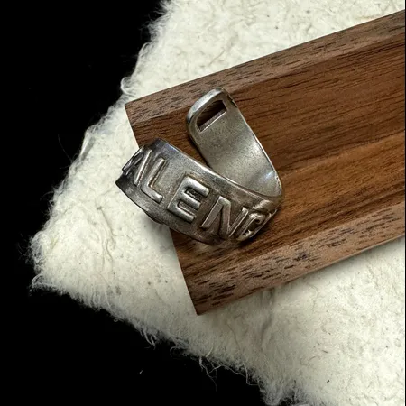 バレンシアガ 指輪