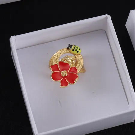 ヴェルサーチ 指輪