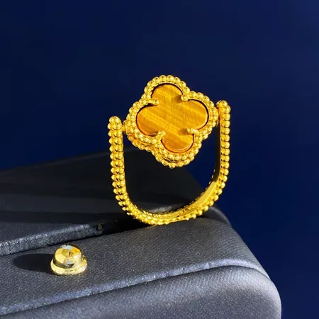 ヴァン クリーフ＆アーペル 指輪