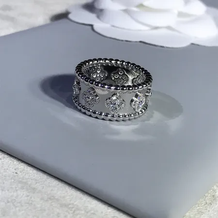 ヴァン クリーフ＆アーペル 指輪