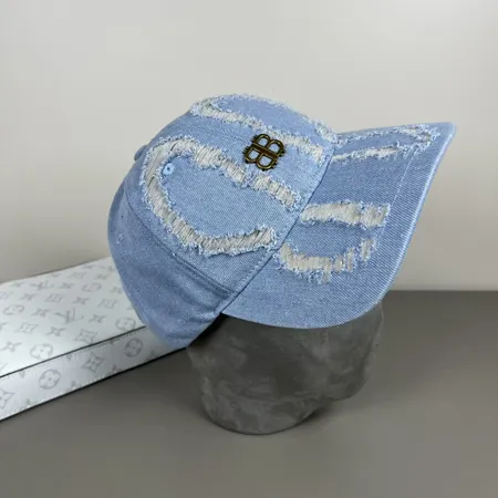 バレンシアガ 帽子