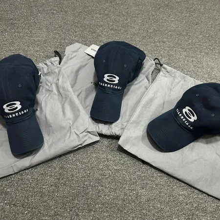 バレンシアガ 帽子