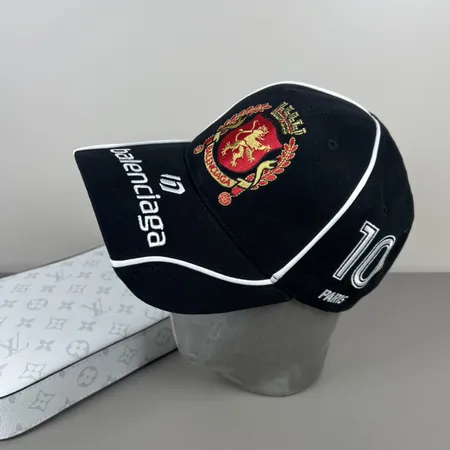 バレンシアガ 帽子