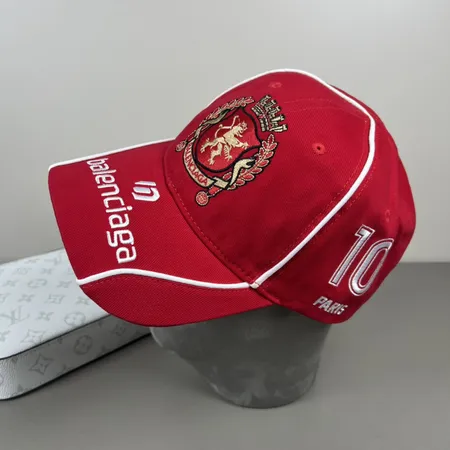 バレンシアガ 帽子