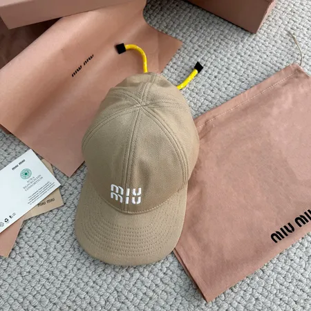 ヴァレンティノ 帽子