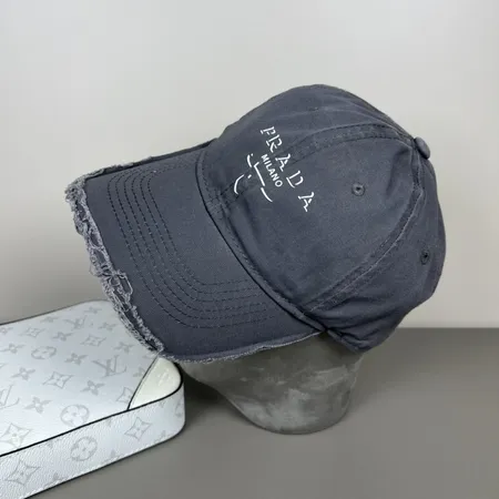 プラダ 帽子