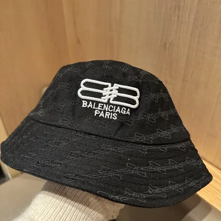 バレンシアガ 帽子