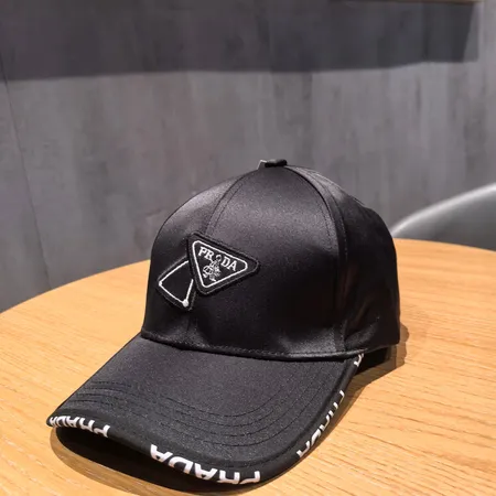 プラダ 帽子