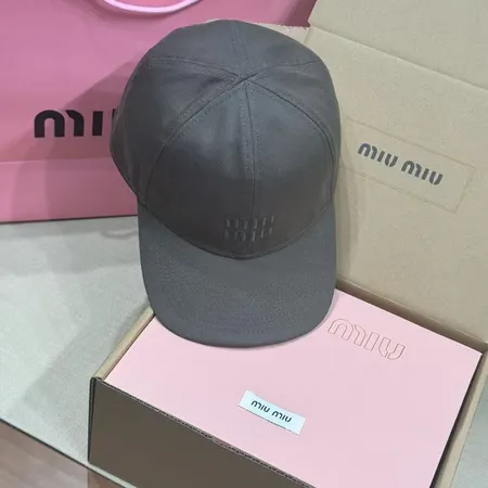 ヴァレンティノ 帽子