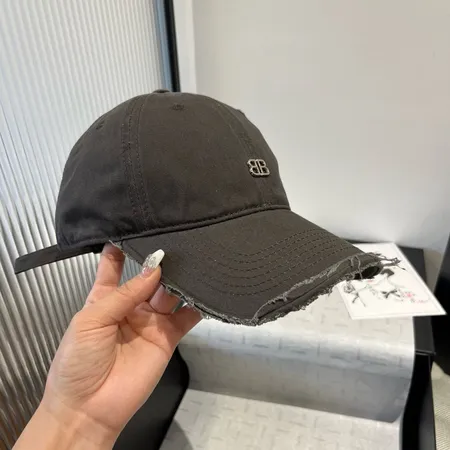 バレンシアガ 帽子