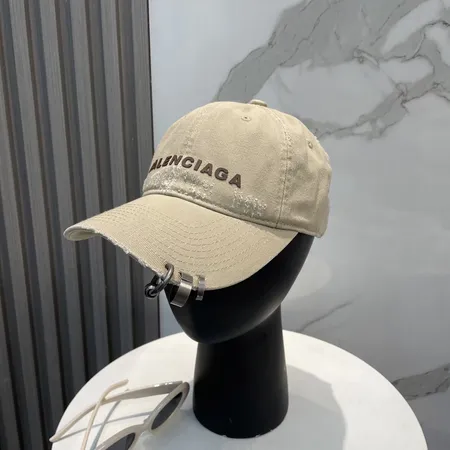 バレンシアガ 帽子