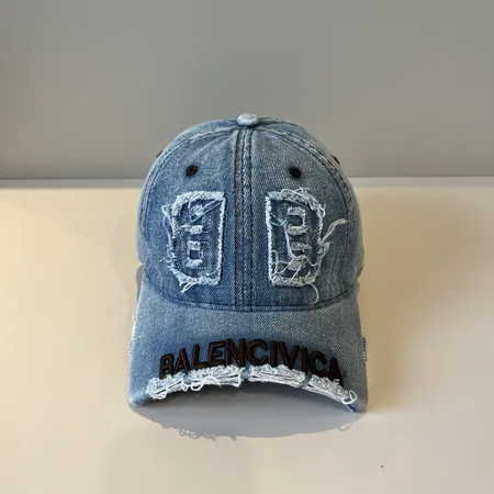 バレンシアガ 帽子