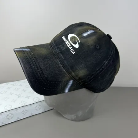 バレンシアガ 帽子