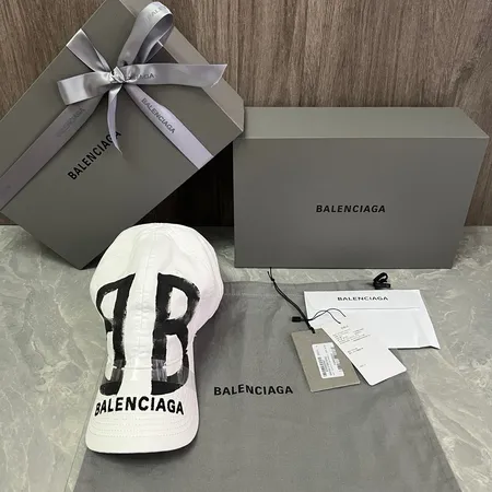 バレンシアガ 帽子