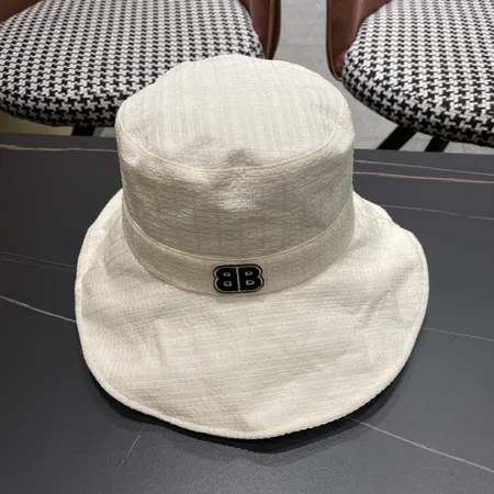 バレンシアガ 帽子