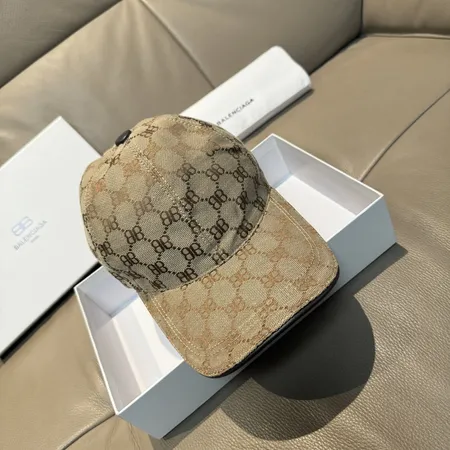 バレンシアガ 帽子