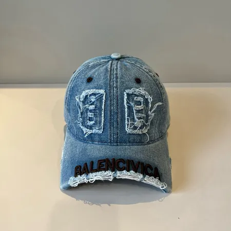 バレンシアガ 帽子