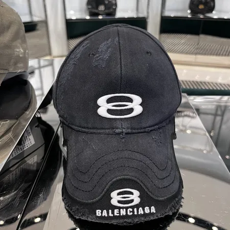 バレンシアガ 帽子