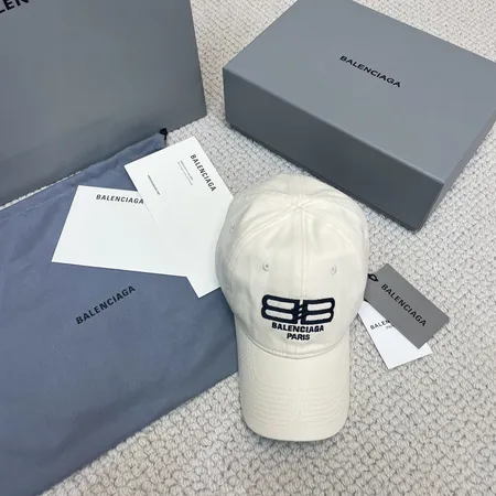 バレンシアガ 帽子