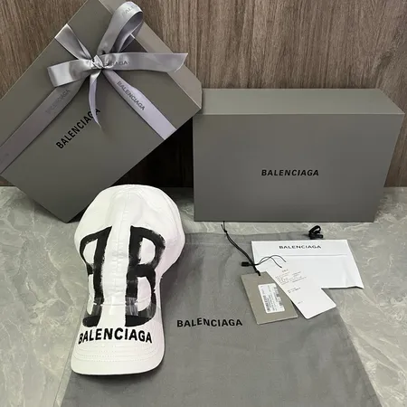 バレンシアガ 帽子