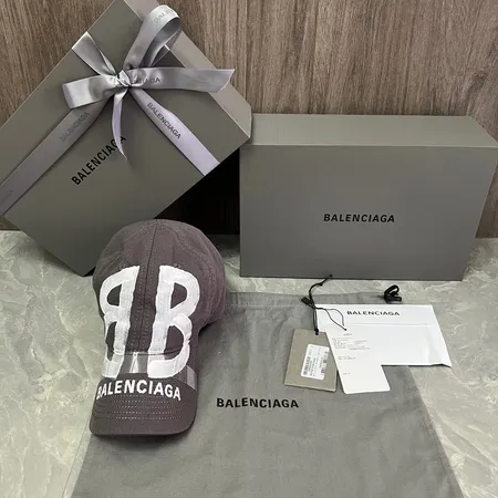 バレンシアガ 帽子