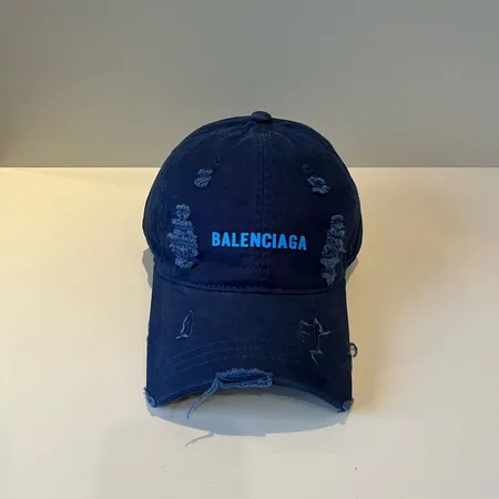 バレンシアガ 帽子